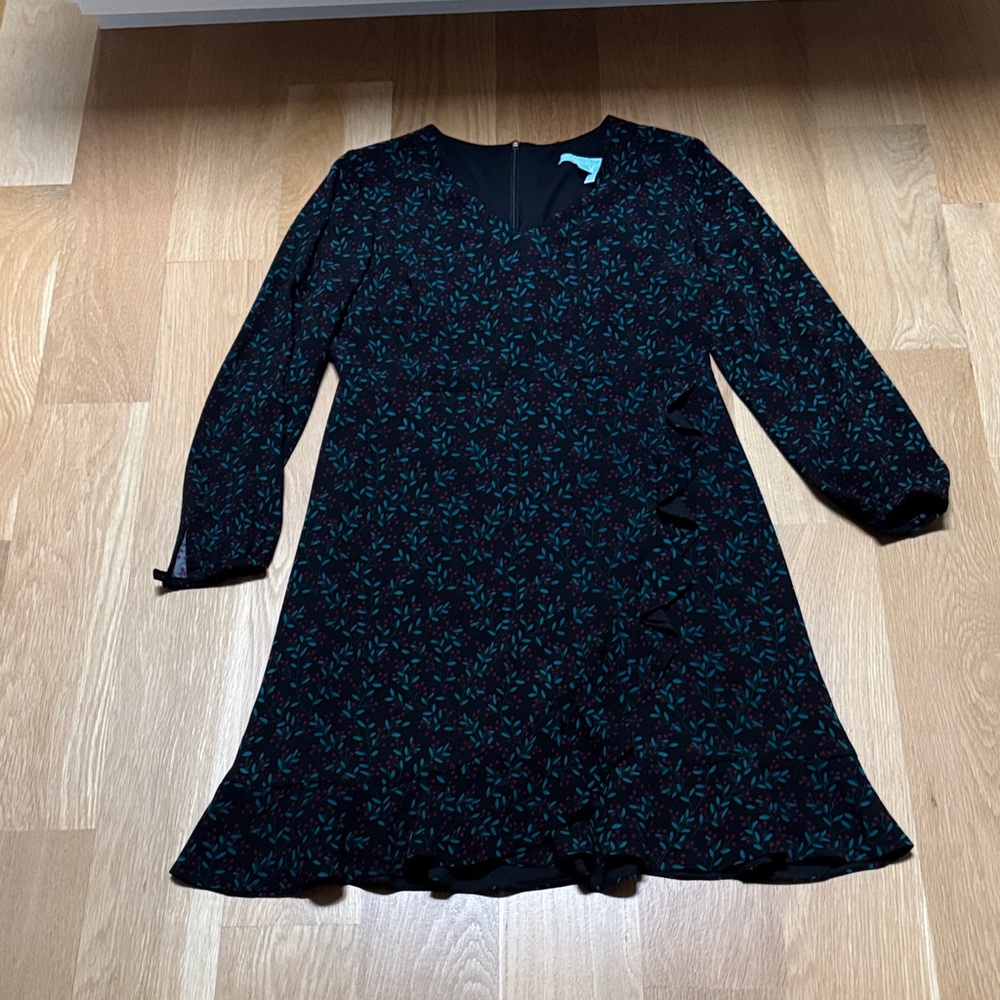 Draper James Women Floral Dress with Green and Red Accents